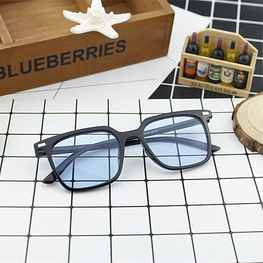 Damen moderne quadratische Sonnenbrille mit minimalistischer Rahmenstruktur Brehn