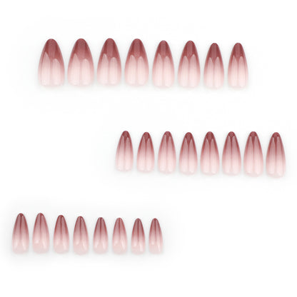 Kunstvolle Stiletto-Nägel mit elegantem Ombre-Design Brehn