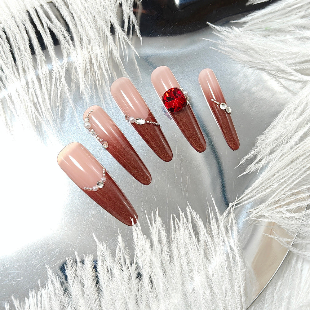 Kunstnägel mit Glamourösen Akzenten Brehn