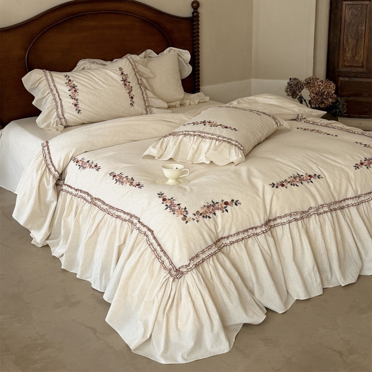 Vintage-inspirierte floral gestickte Rüsch-Linen-Bettbezug-Ensemble