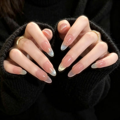Elegantes Press-On Nail Set mit mehreren Designs Brehn