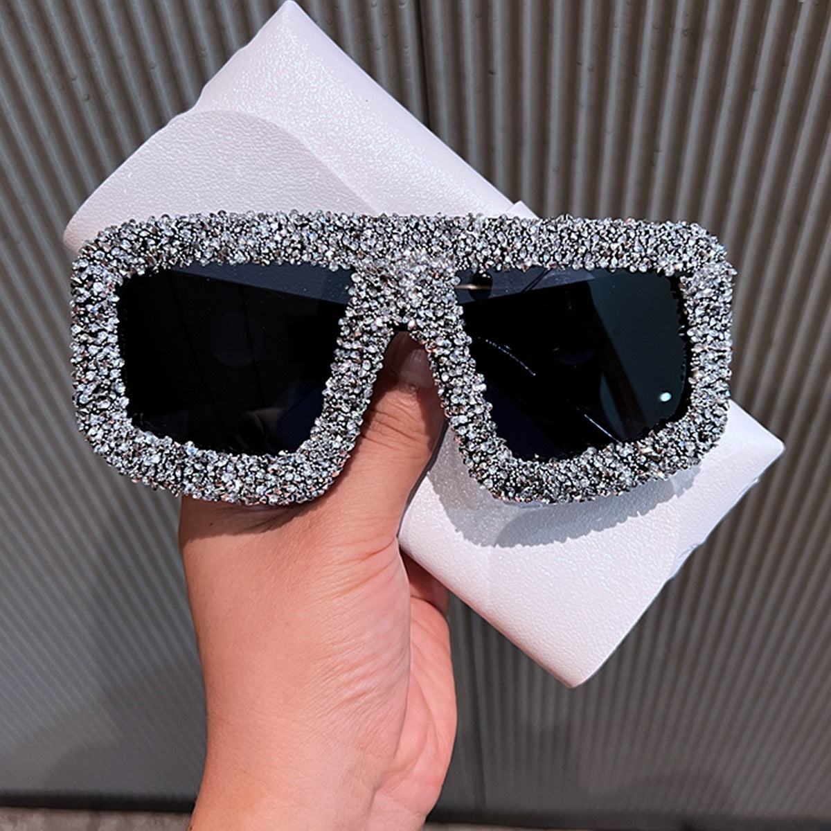 Damen Sonnenbrille mit extravaganten Strassdetails Brehn