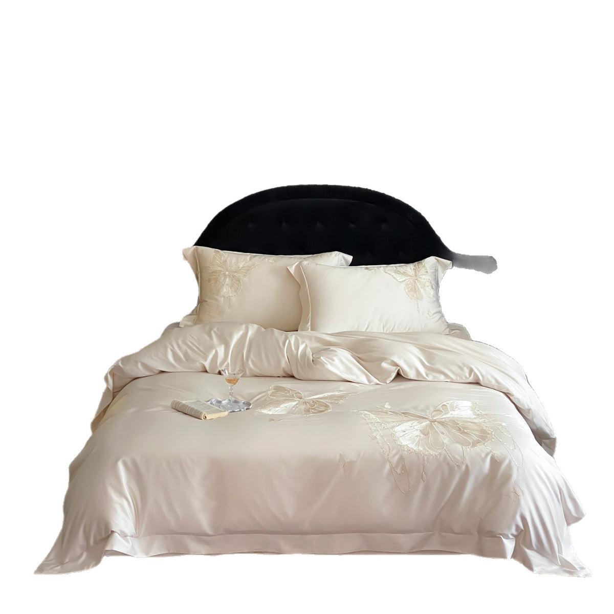 Luxuriöses Satin-Bettwäscheset mit bestickten Schmetterlingsmotiven und seidig-glänzendem Finish