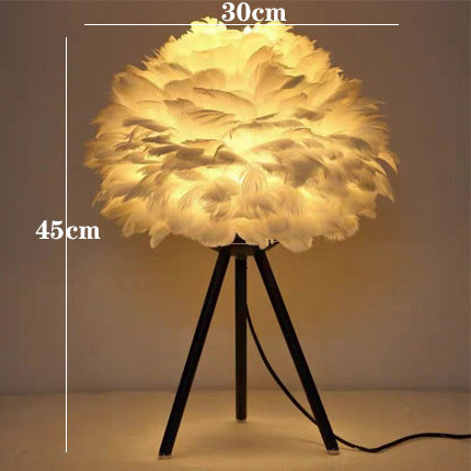 Gefiederte Akzent-Tischlampe
