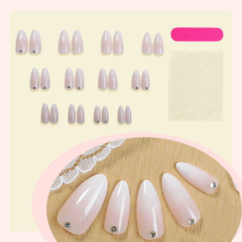 Kunstnagelset mit eleganten Glitzerverzierungen Brehn