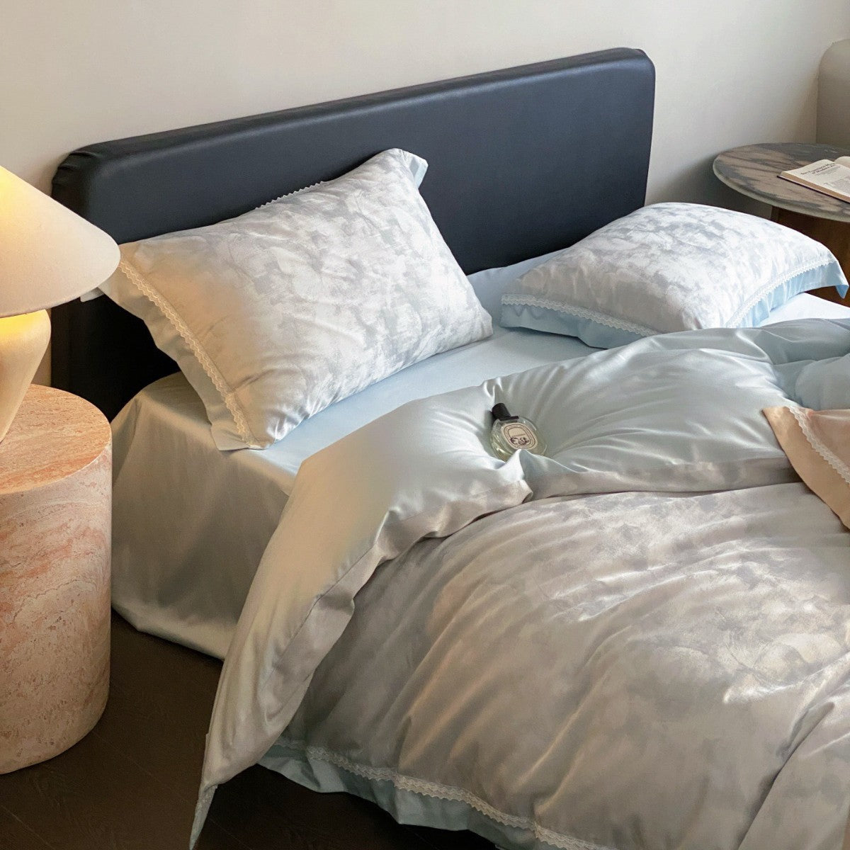 Luxuriöser Satin-Jacquard Bettbezug Set mit Spitzenbesatz Kissenbezügen