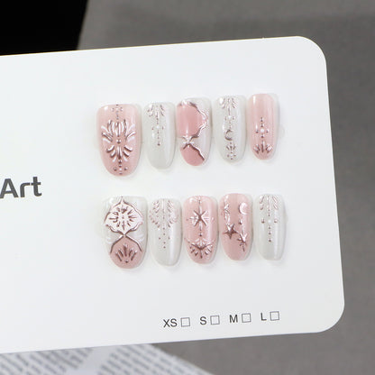 Elegantes Press-On-Nail-Art-Set mit kunstvollen Verzierungen Brehn