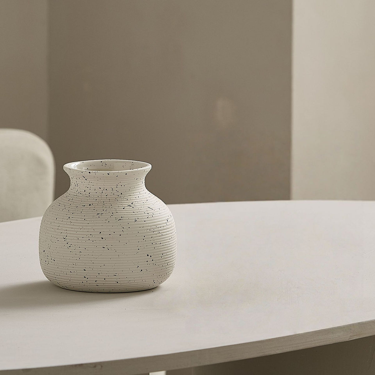 Elegante und Kunstvolle Keramikvase Brehn