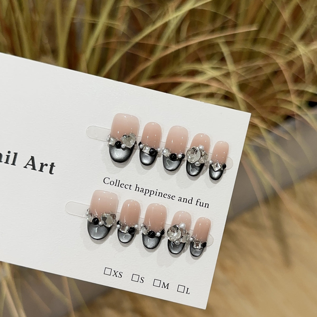 Elegantes Nail-Art-Set mit Strass-Akzenten zum Aufkleben