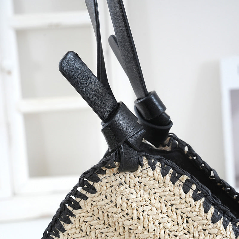 Handtasche Aus Geflochtenem Naturmaterial mit Kontrastierenden Ledergriffen Brehn