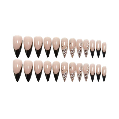 Elegante Nagelkunst mit Metallic-Design Brehn