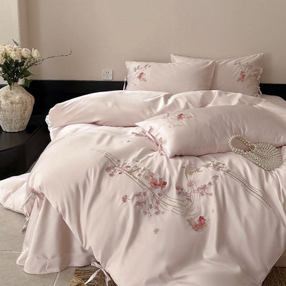 Satin-Bettwäschegarnitur mit floraler Stickerei, Schleifenbändern und seidiger Oberfläche