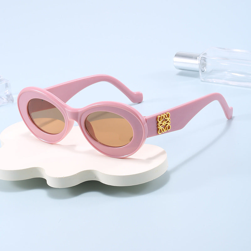 Damen modische Sonnenbrille mit ovalem Rahmen und goldenen Applikationen Brehn