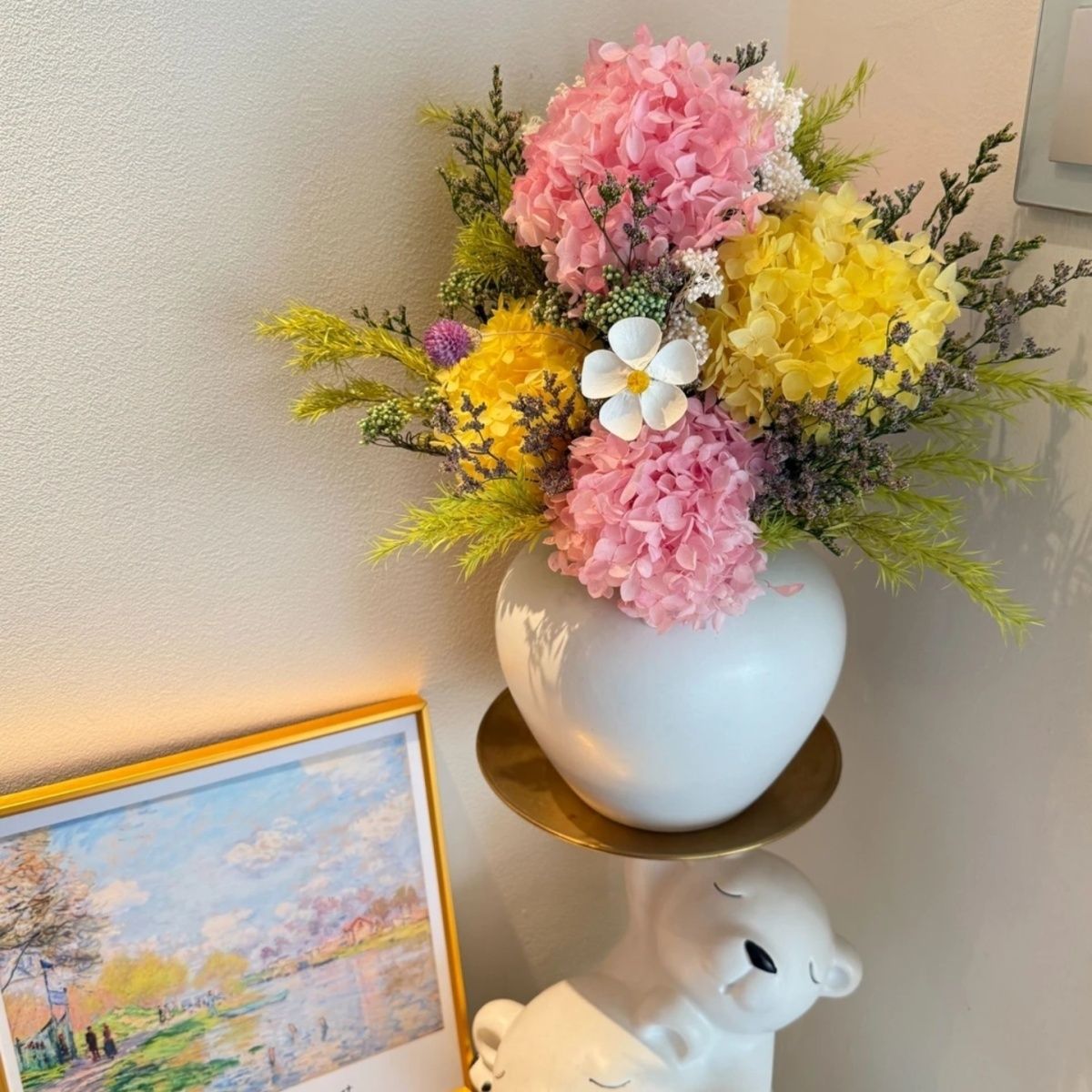 Lebensechte künstliche Blumenarrangement