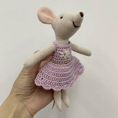 Handgefertigte Bio-Baumwolle Hasenpuppe mit Leinenjacke und karierten Shorts