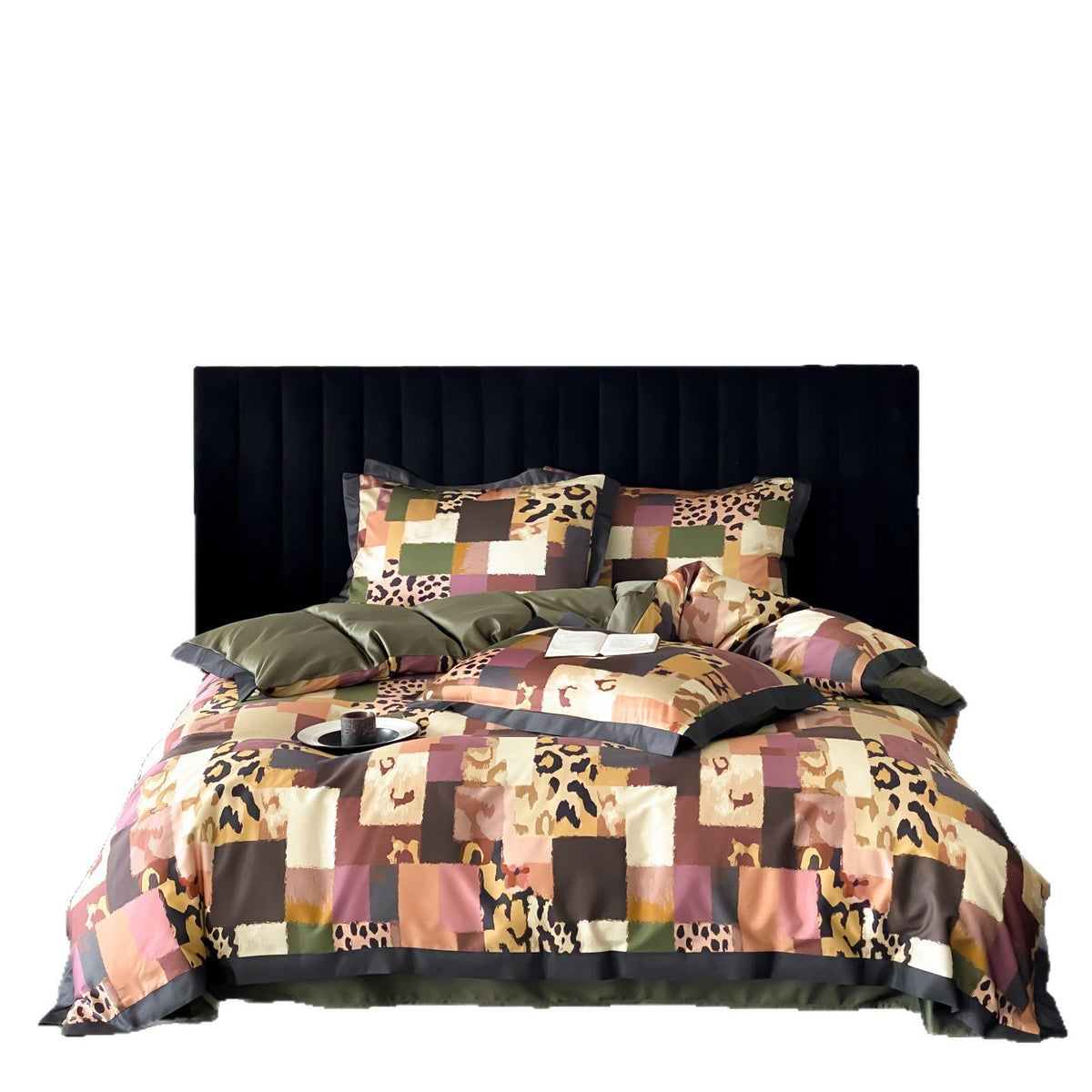 Luxuriöses Satin-Patchwork-Bettbezug-Set mit Leopardenakzent und kontrastierendem Rand