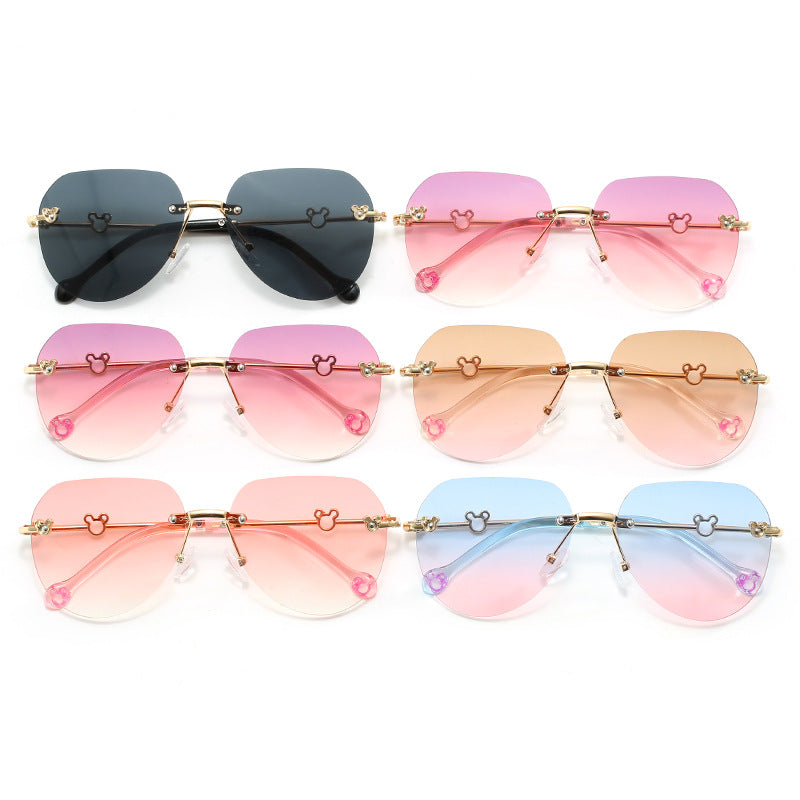 Damen leichte geometrische Sonnenbrille mit einzigartigem Rahmen und verspiegelten Gläsern Brehn