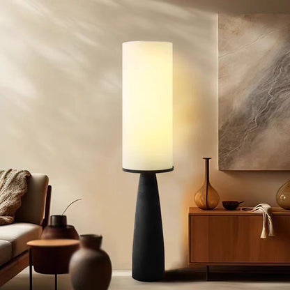 Moderner minimalistischer Stehlampe mit integriertem Beistelltisch