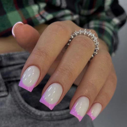 Kunstvolle Nagelverlängerungen mit elegantem Blattmuster Brehn