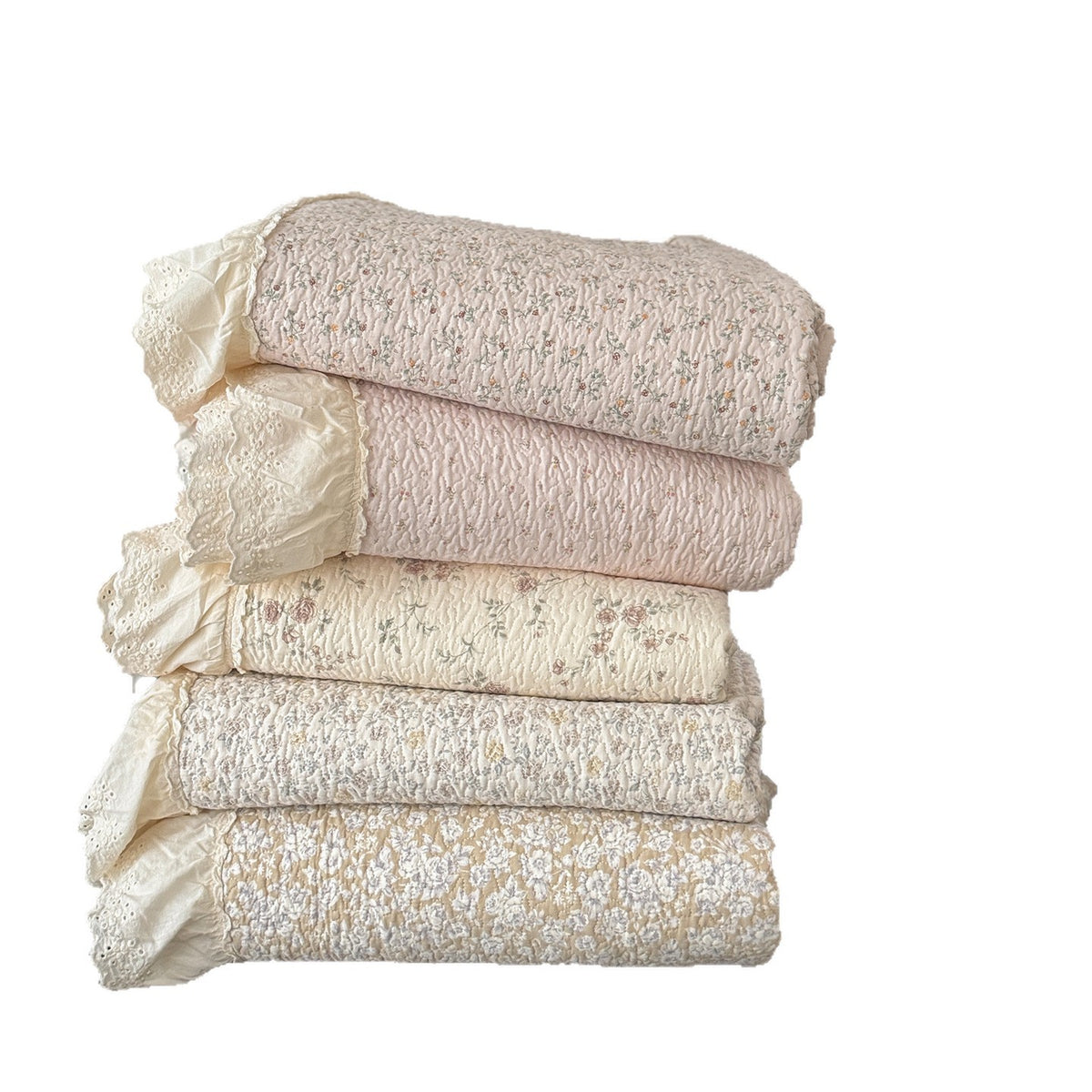 Gesteppte leichte Blumencotton-Bettdecke mit Rüschensaum und wendbarem Design