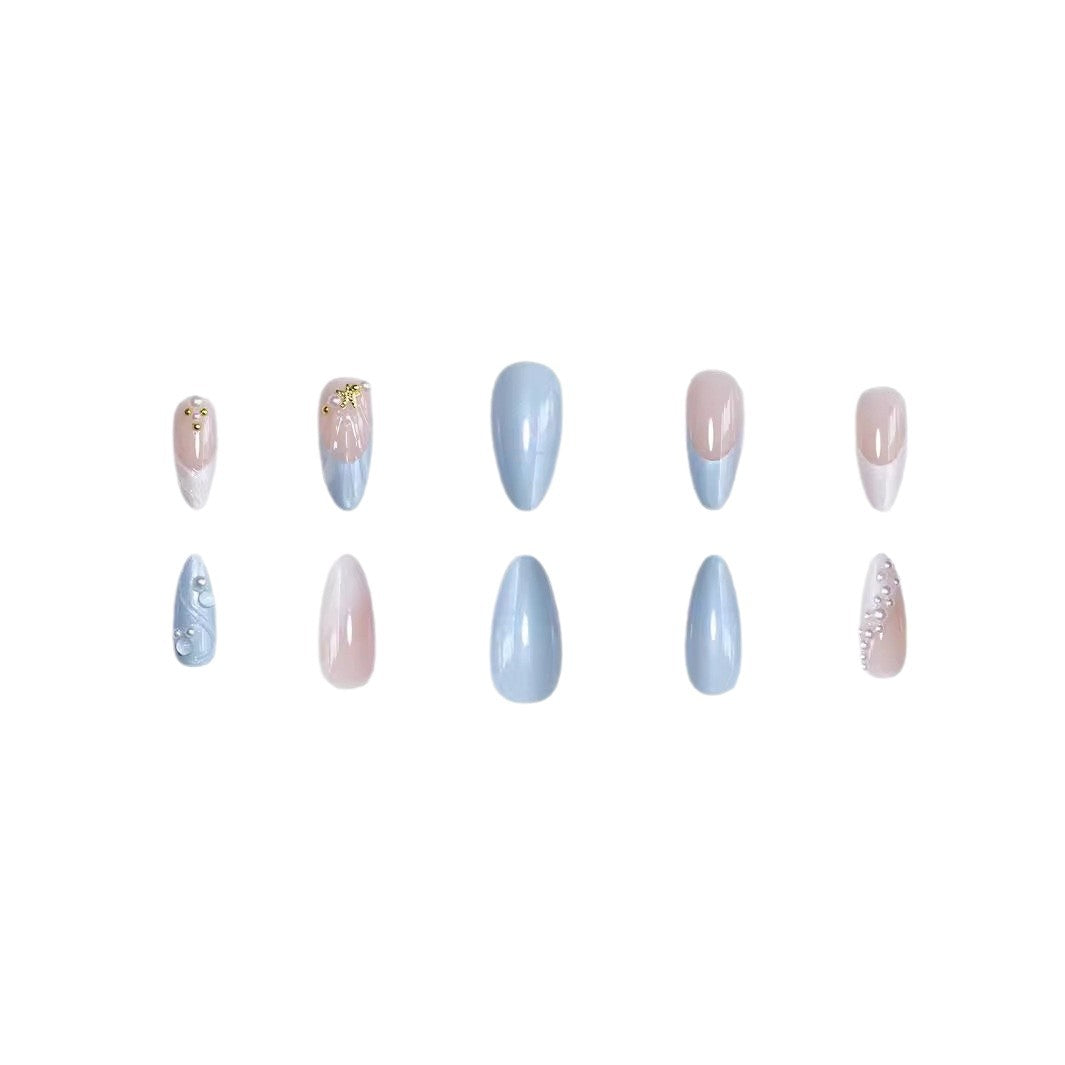 Künstlerisch von der Marine inspirierte Nagelkunst Brehn