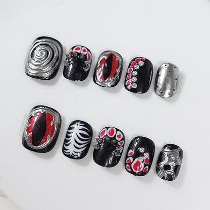 Kunstnagelset mit kreativen Mustern und glamourösen Details Brehn