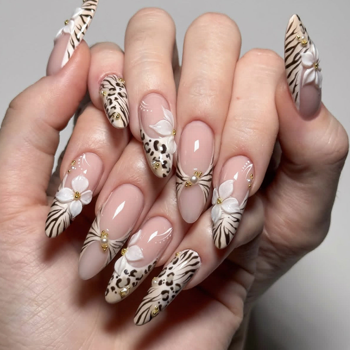 Blumen- und Tierdruck Stiletto Nagelkunst Erweiterungen Brehn