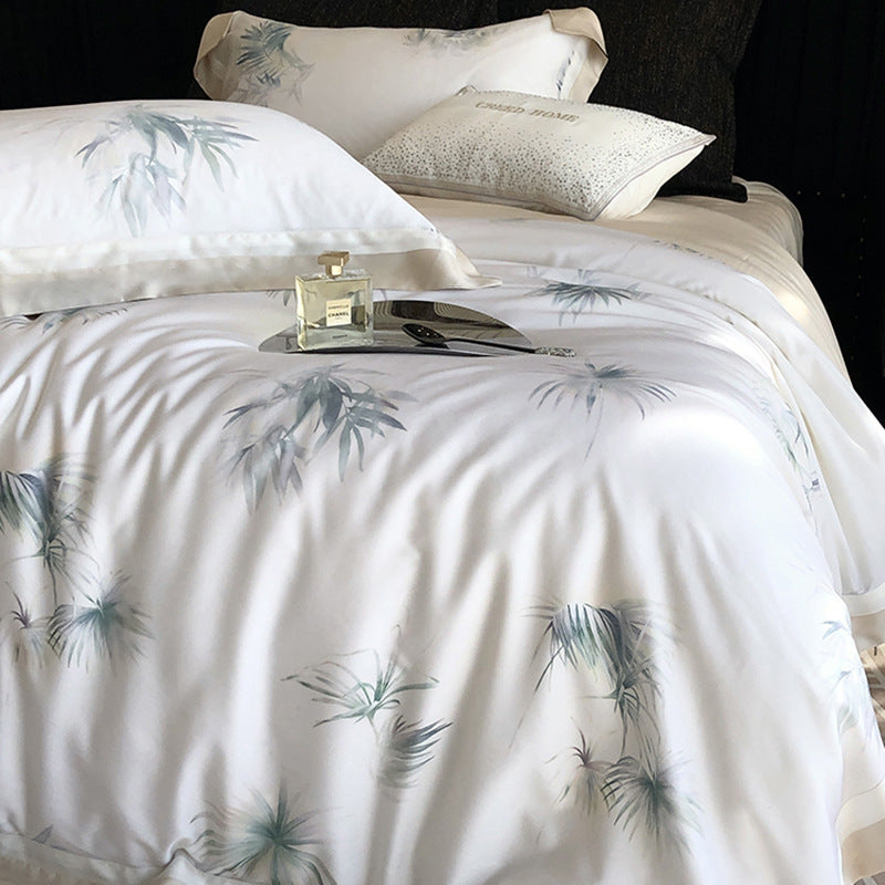 Luxuriöses Baumwollsatin-Bettwäsche-Set mit zartem Blattprint, kontrastiertem Saum und feiner Paspel