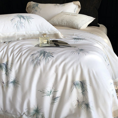 Luxuriöses Baumwollsatin-Bettwäsche-Set mit zartem Blattprint, kontrastiertem Saum und feiner Paspel