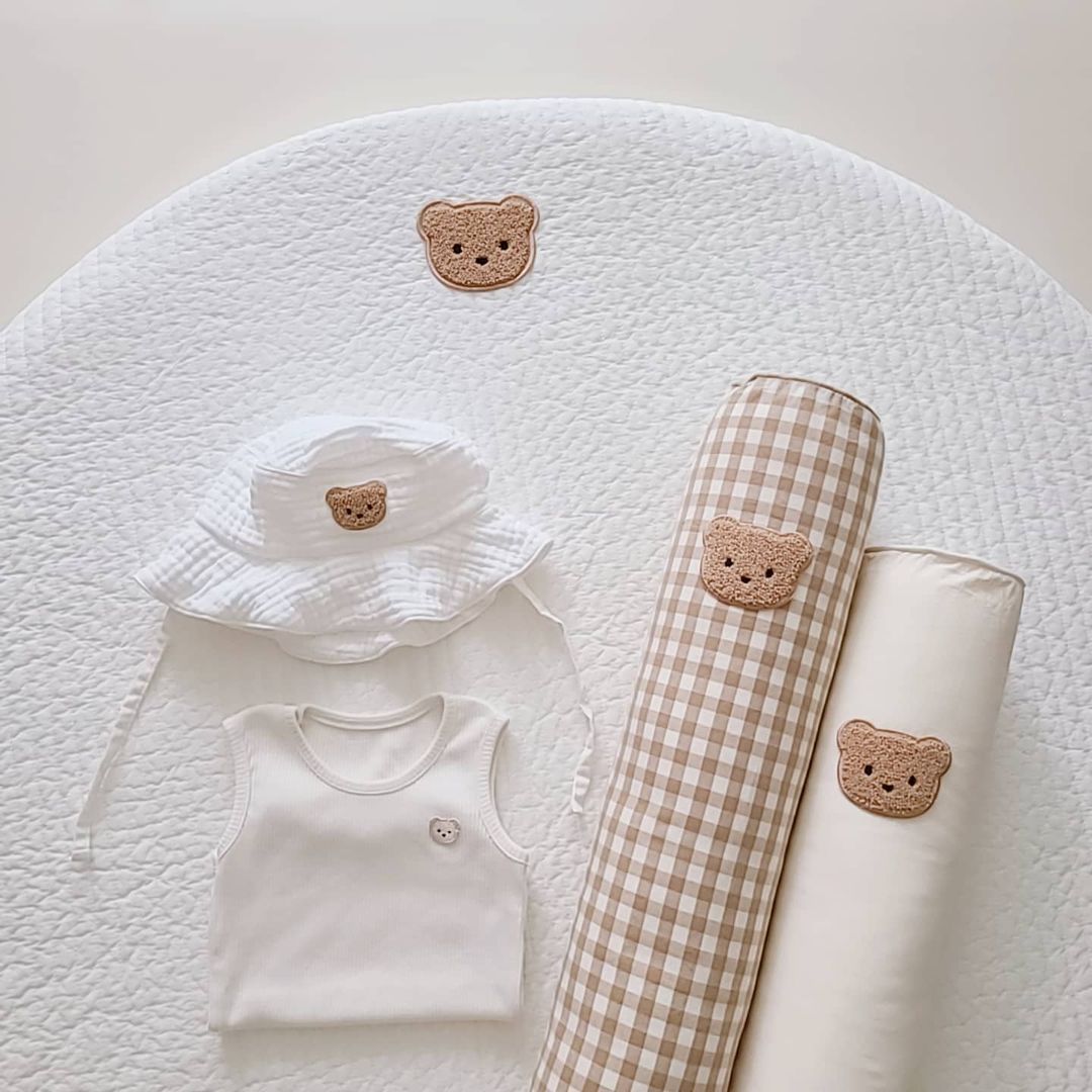 Langes Gingham Wiegenstützkissen für die Babyzimmerunterstützung