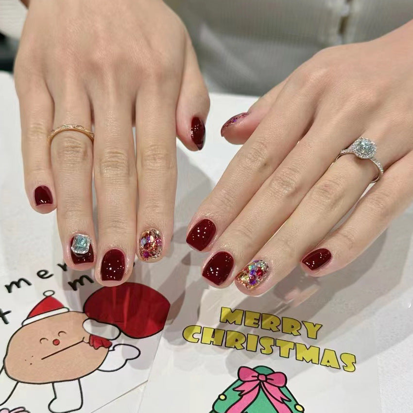 Elegantes Press-On Nail Art Set mit Edelstein-Akzenten Brehn