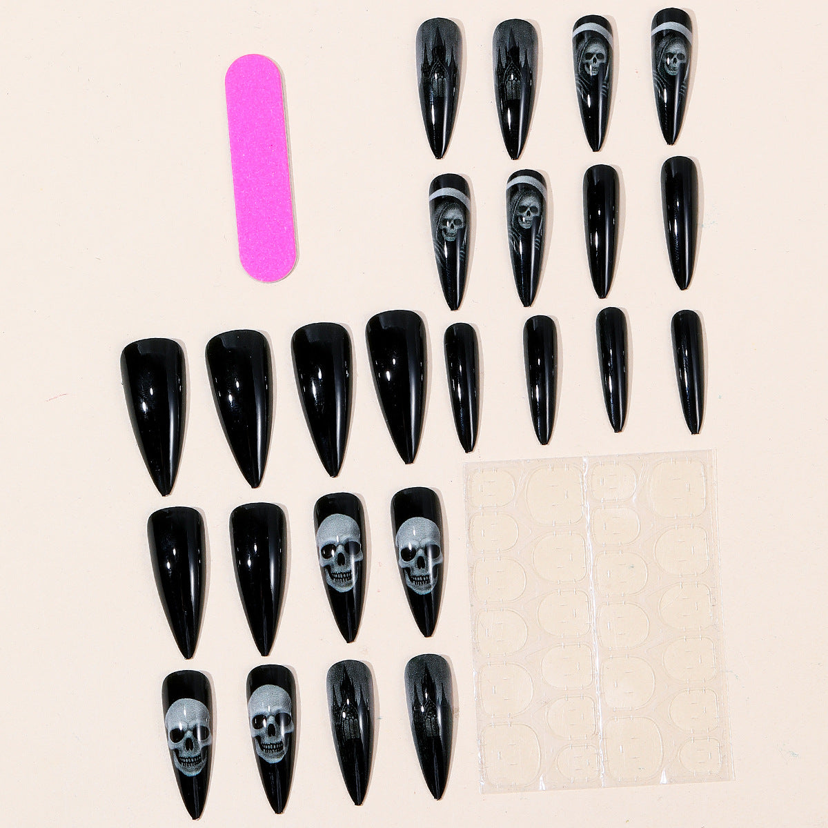 Gothic-inspirierte 3D-Nagelkunst Brehn