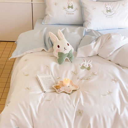 Besticktes Bunny Floral Baumwollsatin Bettwäsche-Set mit Kissenbezügen und dekorativem Kissen