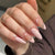 Glamouröse Nagelkunst mit Herzmotiven Brehn