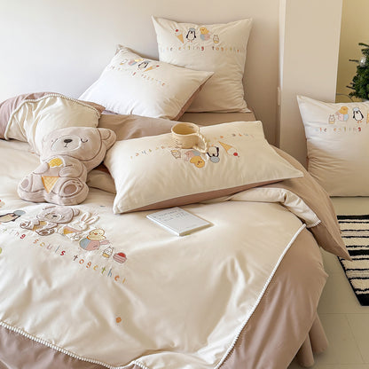 Besticktes Baumwollsatin Bettbezug-Set mit Pom-Pom-Bordüre und passenden Kissenbezügen