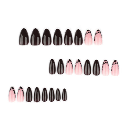Kunstvolle Stiletto-Nägel mit elegantem Design und glänzendem Finish Brehn