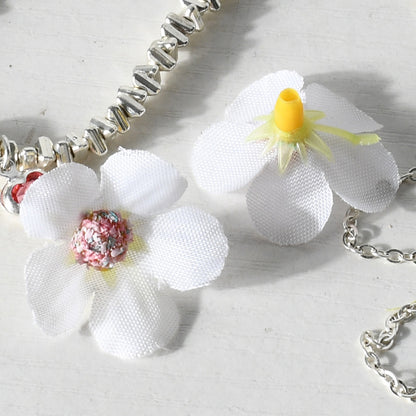 Glitzernde Blumen-Haaraccessoires