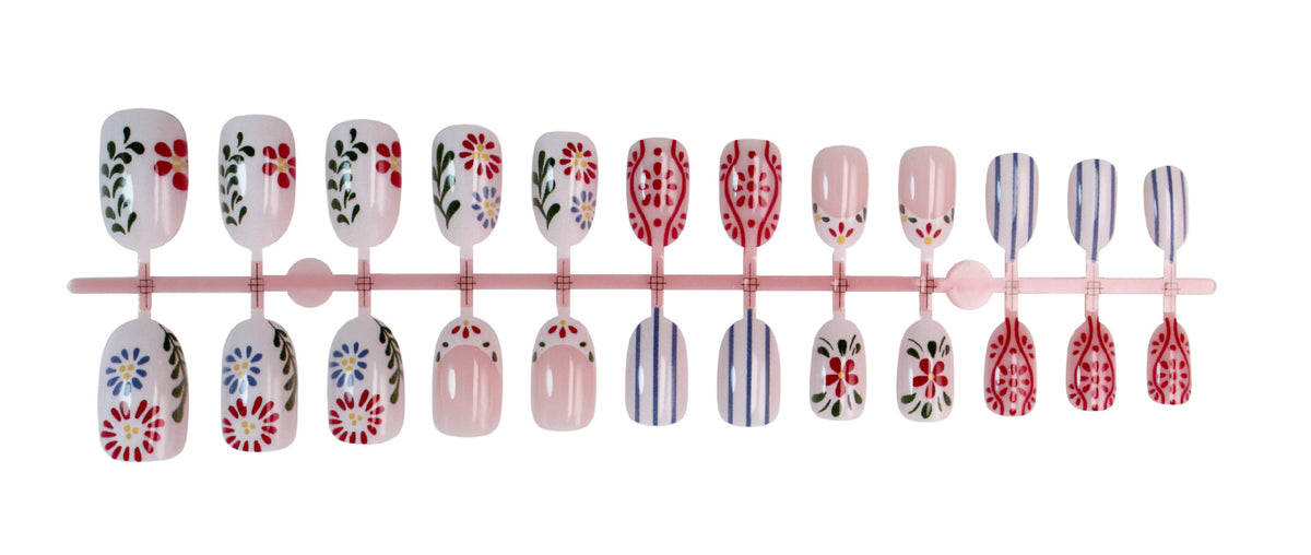 Kunstnagelset mit floralen und grafischen Mustern Brehn