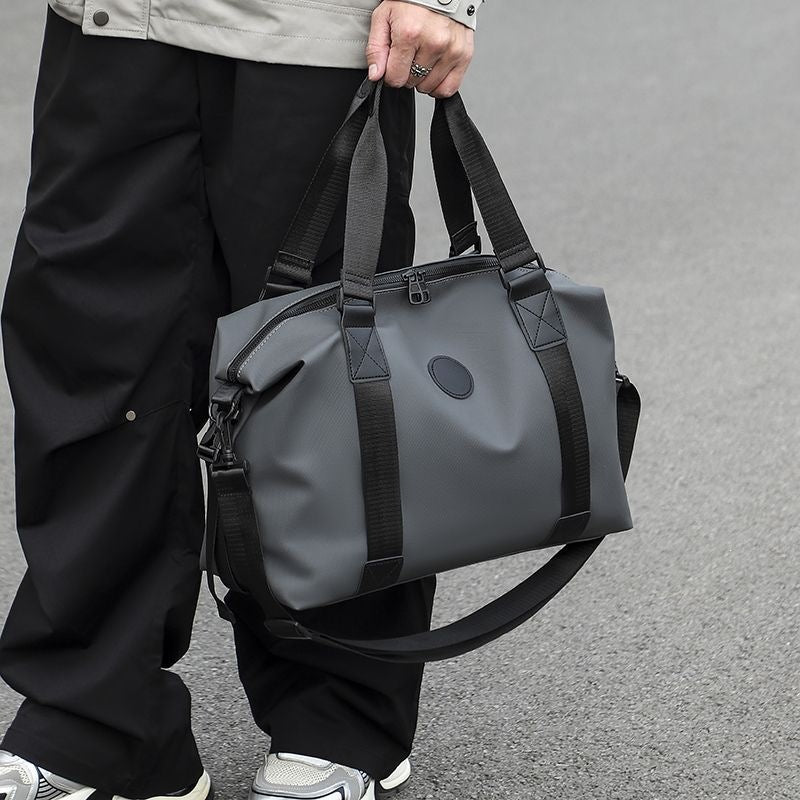Sportliche Reisetasche Mit Verstärktem Innenraum Und Abnehmbarem Schultergurt Brehn