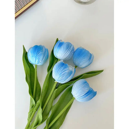 Dekorativer künstlicher Tulpenstrauß