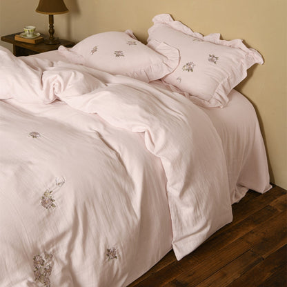 Bestickte florale Baumwollsatin-Bettbezug-Set mit Rüschenkissenbezügen
