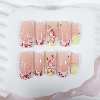 Kunstnagelset mit floralen Akzenten und Glitzerverzierungen Brehn