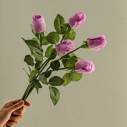 Lebensechter künstlicher rosa Rosenstamm