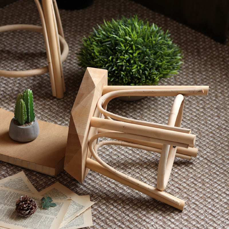 Moderner Hocker aus massivem Holz Brehn