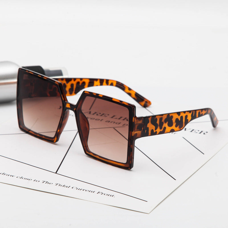 Damen Modische oversized Sonnenbrille im modernen Hexagon-Design Brehn