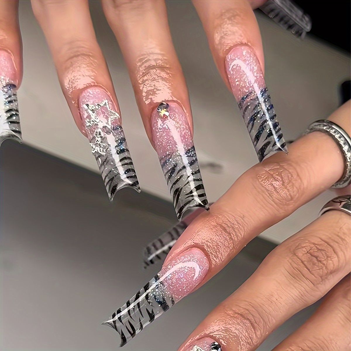 Dekorativer Press-On Nagelset Brehn