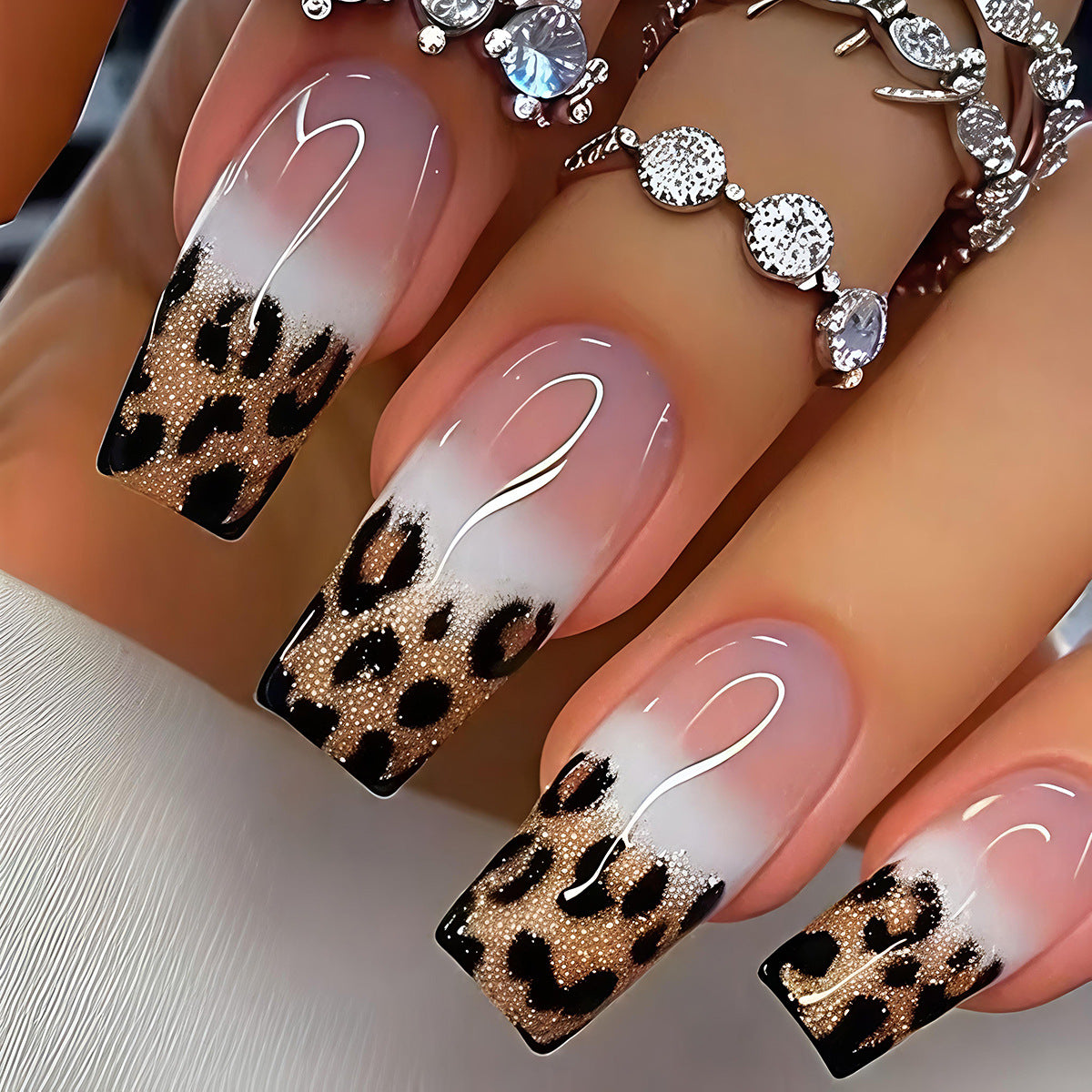 Kunstnägel mit Elegantem Leopardenmuster Brehn