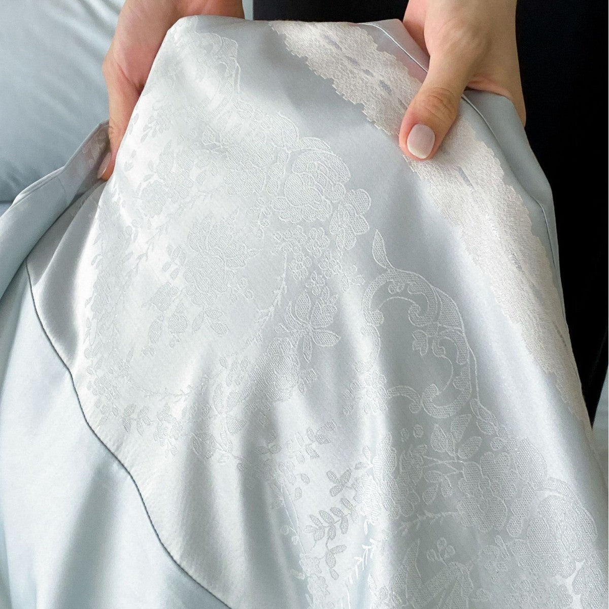 Luxuriöses Satin-Bettwäsche-Set mit Kissenbezügen und Wendebezug