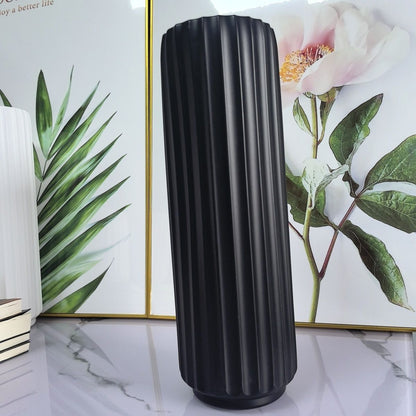 Dekorative vertikale gerippte Vase Brehn