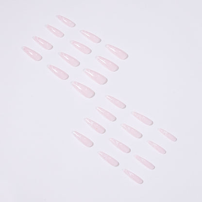 Kunstvolle Nagelverlängerungen mit elegantem Fluid-Design Brehn
